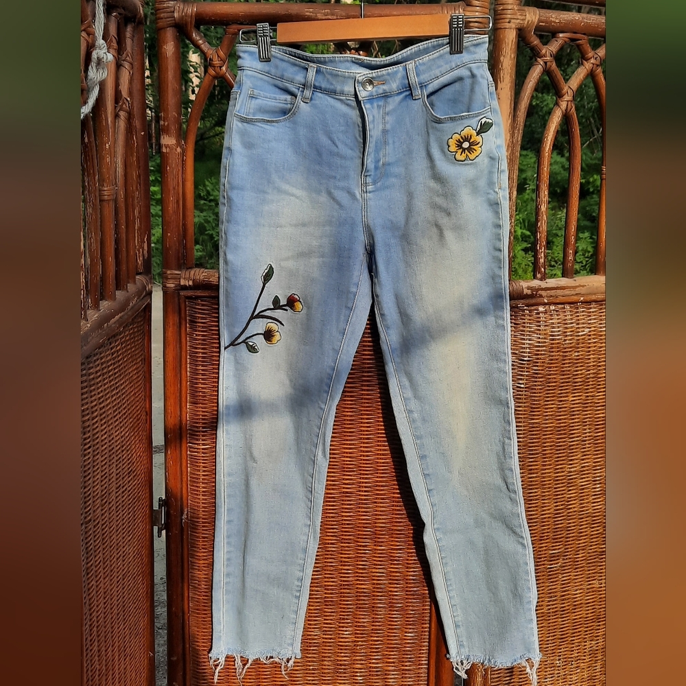 Cropped Floral Blue Jeans